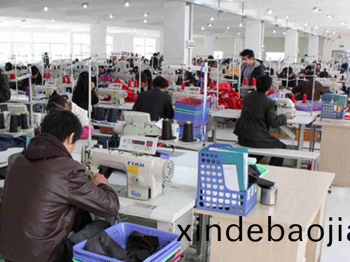 防(fang)靜(jing)電(dian)服(fu)生産(chan)車(che)間(jian)