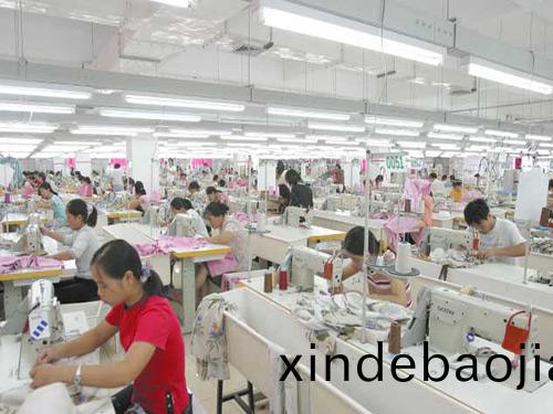 職業(ye)裝生産(chan)車(che)間