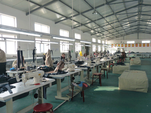 工作(zuo)服生(sheng)産車間(jian)